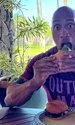 dwayne johnson a dat iama in hamburgeri jpeg