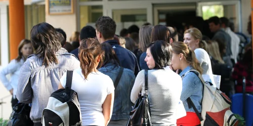 Elevii au făcut coadă la colegii şi şcolile profesionale