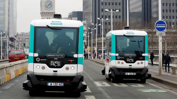 Prima linie de autobuze fără şofer funcţionează la Paris încă de acum câţiva ani. FOTO: RT.com