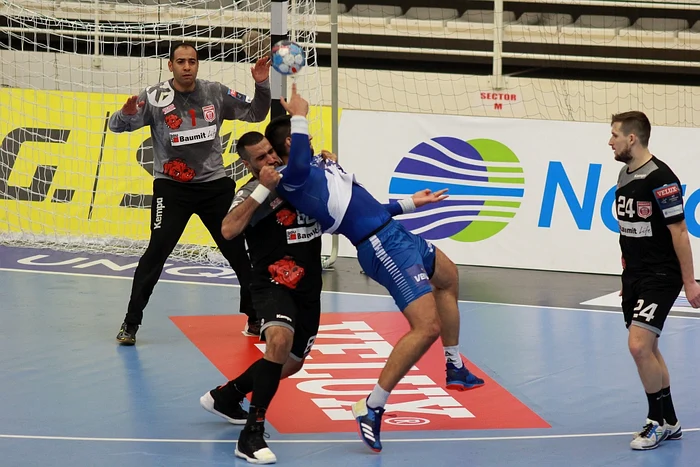 
    Dinamo a revenit pe finalul meciului din Polonia, cu Wisla PlockFoto: Marian Burlacu  