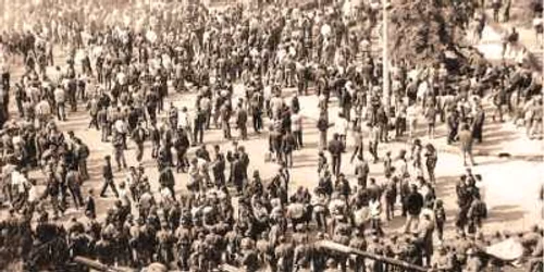 20 martie 1990, Târgu-Mureş. Armata a intervenit cu tancuri pentru a separa cele două tabere: români şi maghiari