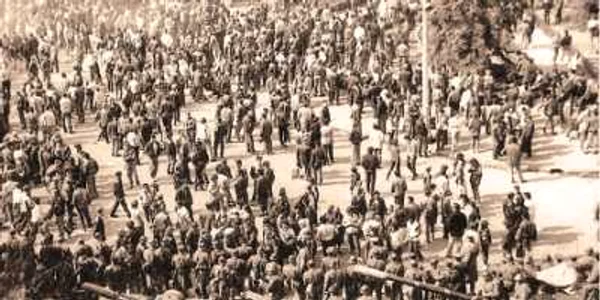 20 martie 1990, Târgu-Mureş. Armata a intervenit cu tancuri pentru a separa cele două tabere: români şi maghiari