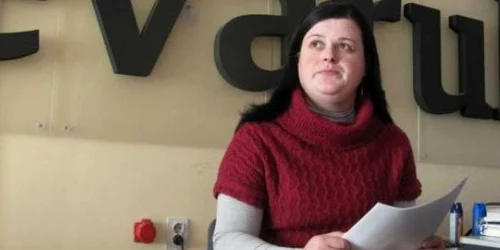 Mihaela Oprea spune că Spitalul Judeţean o pune pe drumuri, pentru informaţii despre pruncul care i-a murit în spital. Foto: Arhivă. 