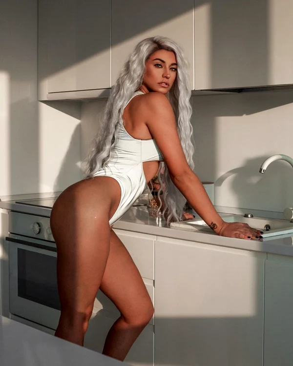 Antonia arată cu 10 ani mai tânără decât vârsta din buletin