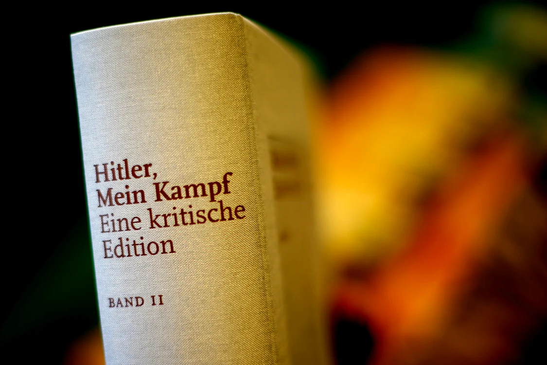 Cartea lui Adolf Hitler, „Mein Kampf”, e aidoma unei fantome care continuă să bântuie lumea și după dispariția autorului eifoto: AP