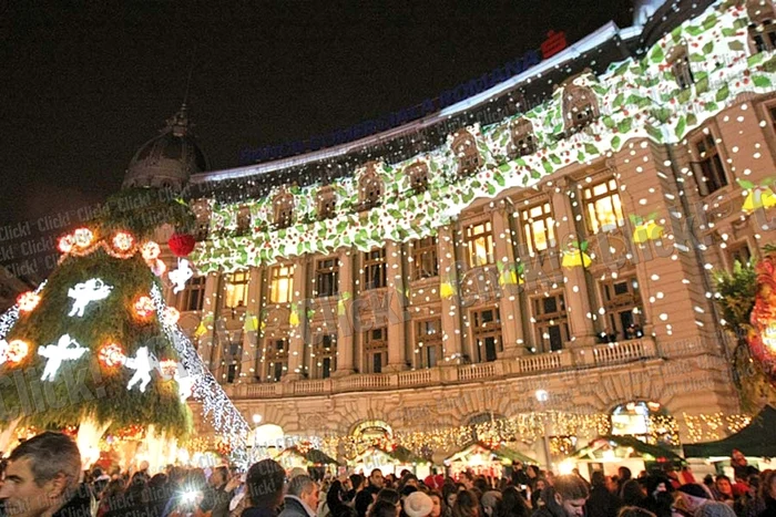 Micuţii s-au bucurat cel mai tare în caruselul cu cai înaripaţi. O plimbare costă 5 lei (Fotografii: Dorin Constanda)