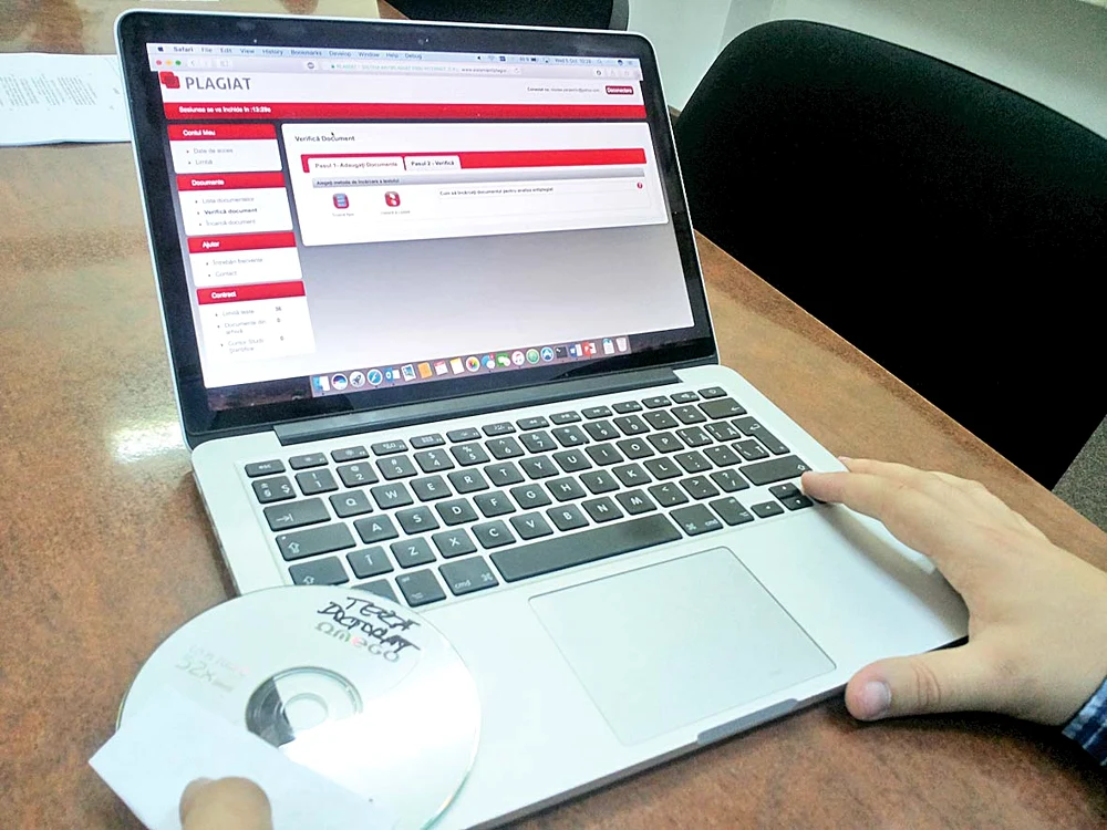CD-ul cu lucrarea se introduce în calculator şi se scanează