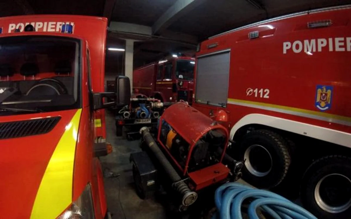 
    Incendiul s-a produs la instalaţia electricăFoto: News.ro  