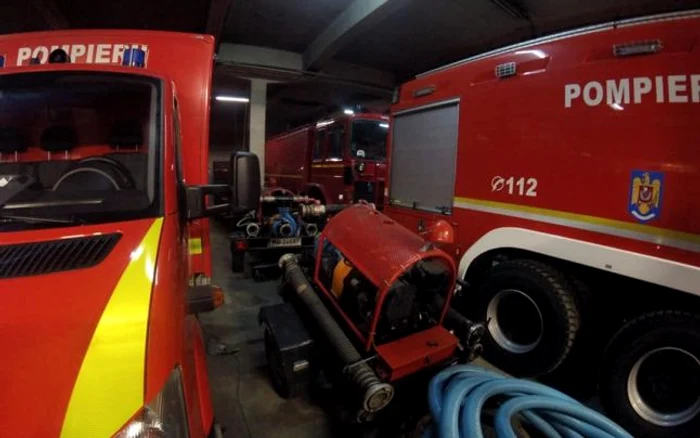 
    Incendiul s-a produs la instalaţia electricăFoto: News.ro  