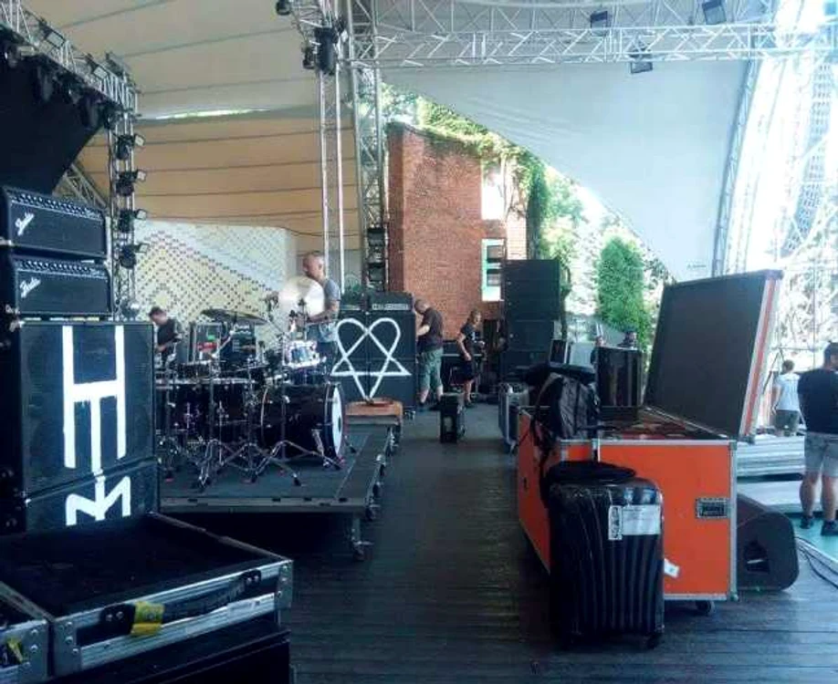 Concert Him