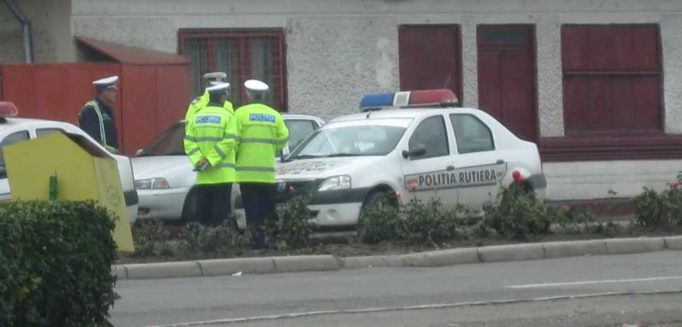 Poliţiştii rutieri cercetează cazul