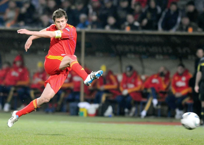 
    Gabi Tamaş a fost pe  vremuri fundaş de bază  al naţionalei României.  Acum speră să ajungă  la EuropeneFOTO: Mediafax   