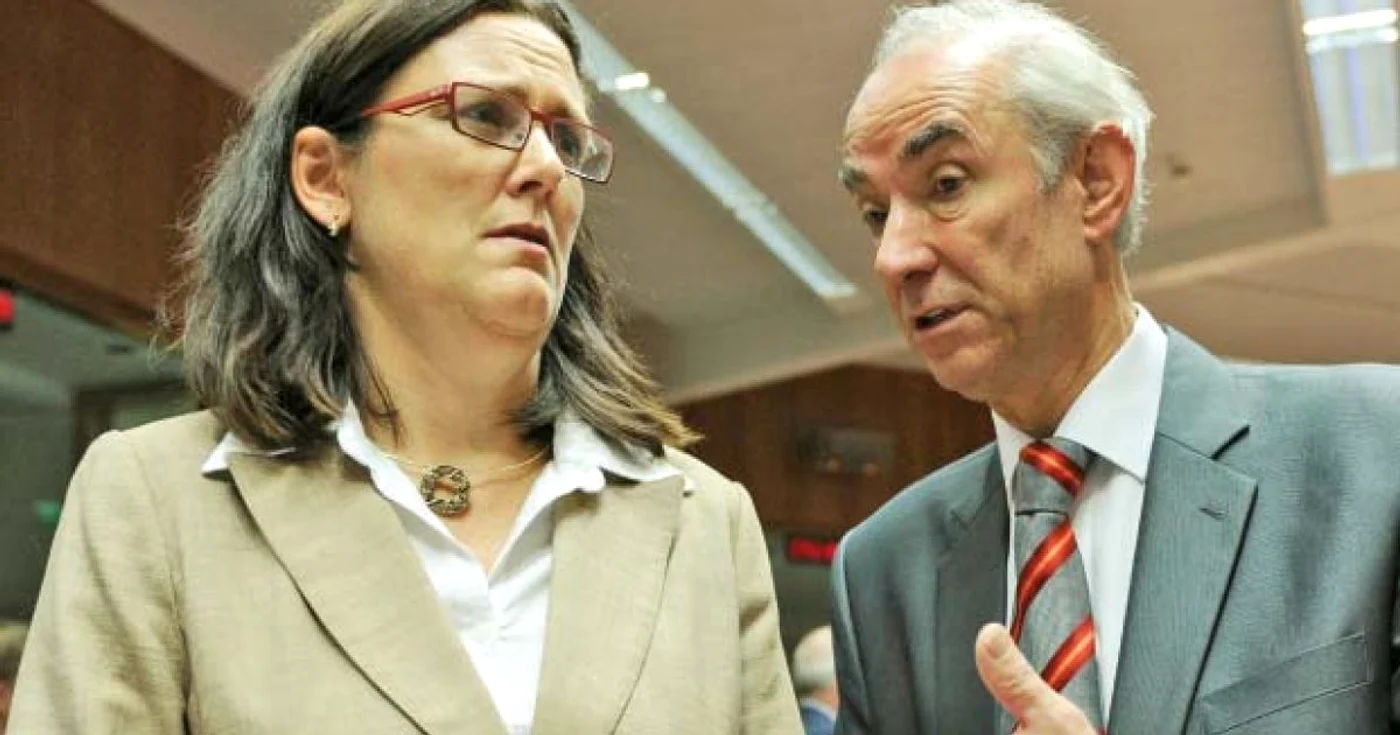Comisarul european pentru Afaceri Interne, suedeza Cecilia Malmstrom,  şi ministrul olandez al Imigraţiei, Gerd Leers  