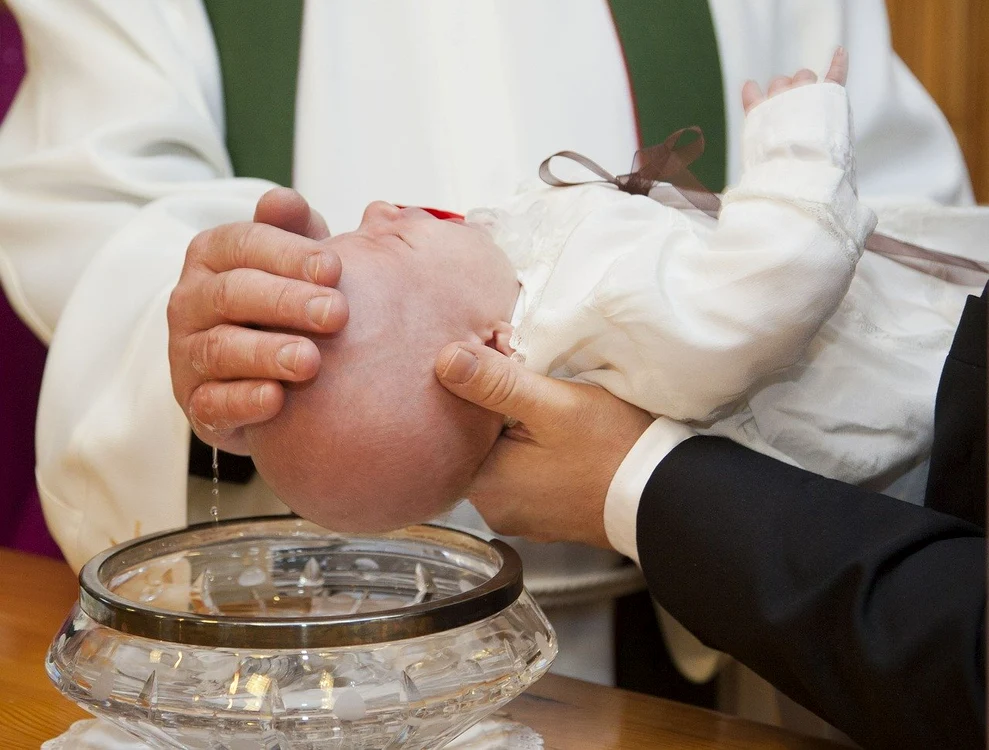 
    Copilul a fost creştinat duminică la biserica Zanca iar preotul ar fi scufundat copilul în cristelniţă, în loc să îl ude pe cap cu apa sfinţităFoto: Pixabay  