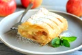 Strudel cu mere  Sursa foto shutterstock 739280095 jpg