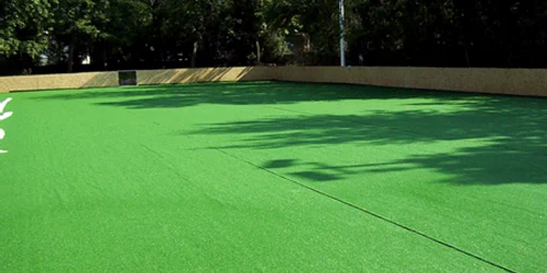 S-a pus gazon artificial la patinoar