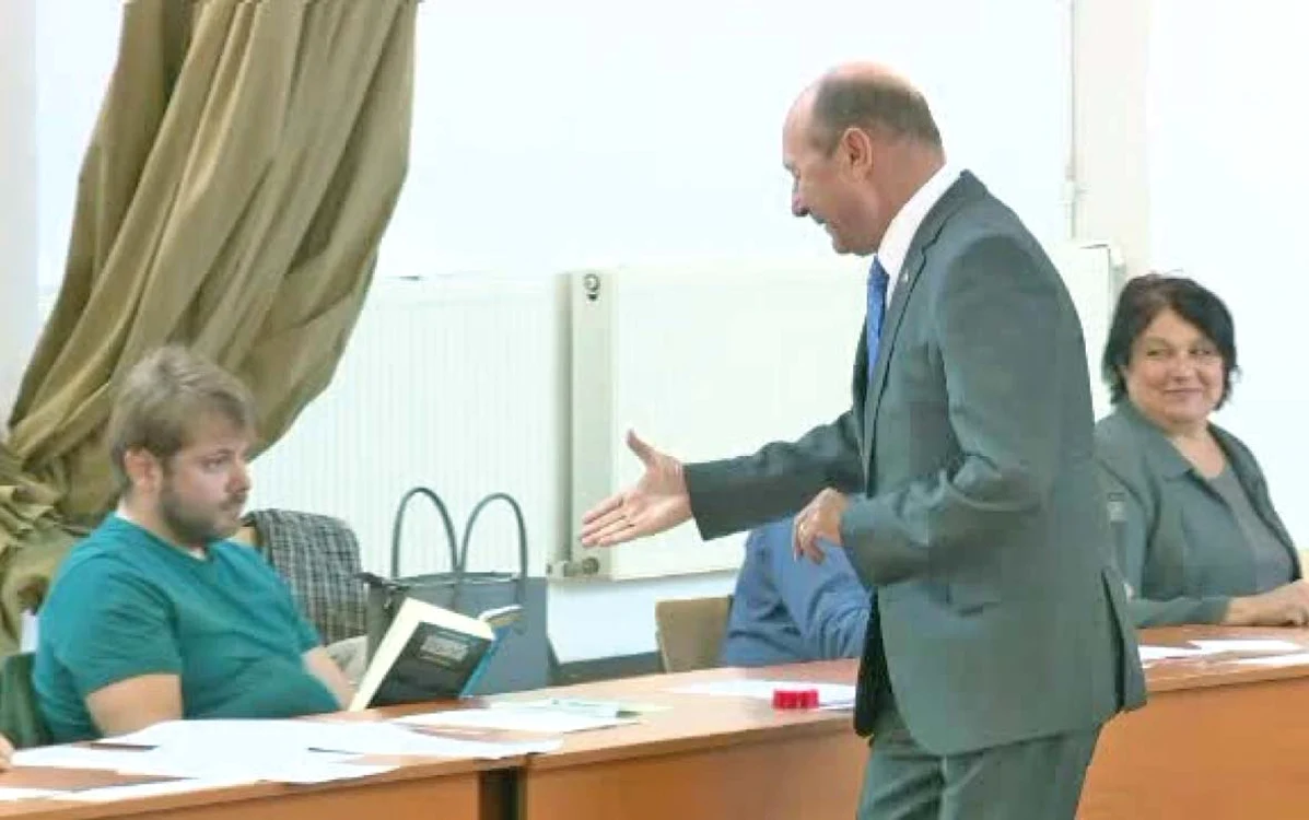Băsescu a dat vina pe PSD, dar cel care l-a tratat cu indiferenţă era USR-ist