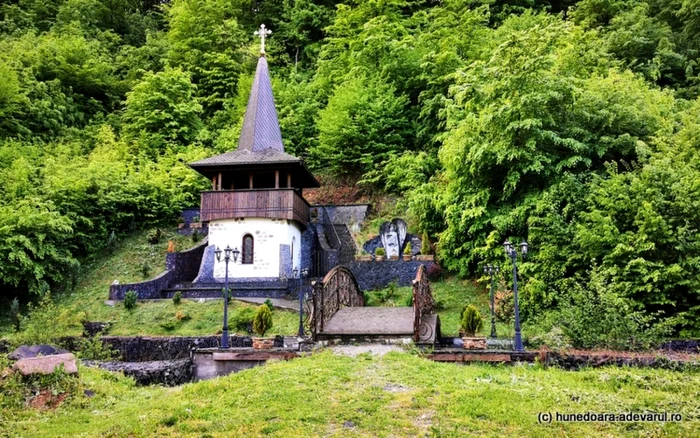 schitul sfantul nectarie nandru foto daniel guta adevarul