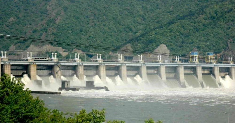 Lege contestată, adoptată în Parlament: lucrările la 7 hidrocentrale vor fi reluate. Ministrul Mediului: „O rușine care va distruge păduri valoroase”