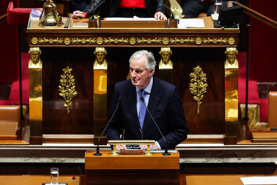 Guvernul Barnier cade în urma unei moțiuni de cenzură. Franța plonjează în necunoscut