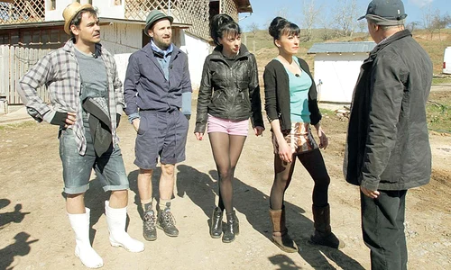 Cheeky Girls vor munci în emisiunea “Poftiţi pe la noi!”  alături de Răzvan şi de Dani jpeg