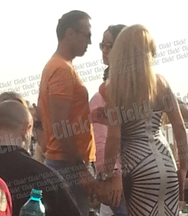 Prinţul Al Habtoor s-a distrat cu fetele pe plaja din Mamaia. (Foto: Bogdan Mitu)