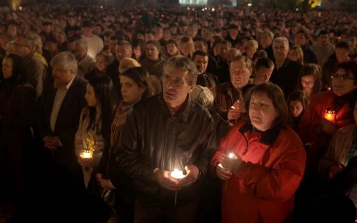 85% dintre români obişnuiesc să participe la Slujba de Înviere. FOTO: Adevărul