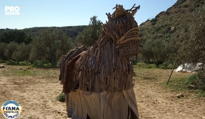 &quot;Intrușii&quot; de la &quot;Ferma Vedetelor&quot; s-au ascuns într-un cal troian