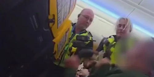 Ekonomat   Brawurowa akcja policjantki na pok adzie Ryanaira z Krakowa do Bristo    OgOwMo mp4 thumbnail png