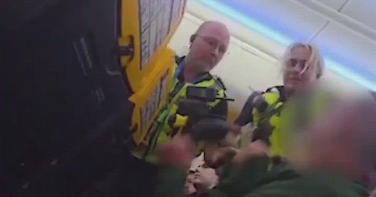 Incident violent pe zbor Ryanair Cracovia-Bristol