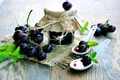 Gem de struguri negri  Sursa foto shutterstock 307311905 jpg
