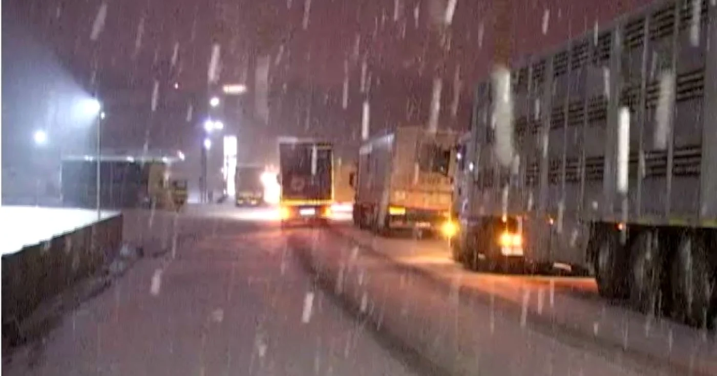 În Bărăgan se circulă în condiţii de iarnă FOTO: adevarul.ro