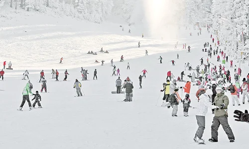 Aron Borbath îşi petrece iernile pe pârtiile de schi (Foto: Ionuţ Dincă) jpeg