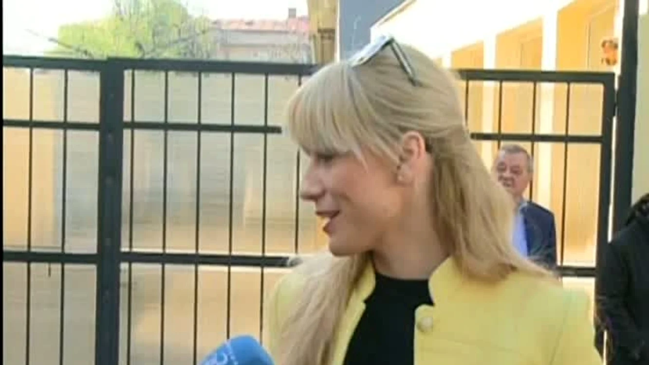 
    Iubita lui Radu Mazăre (captură: România TV)  
