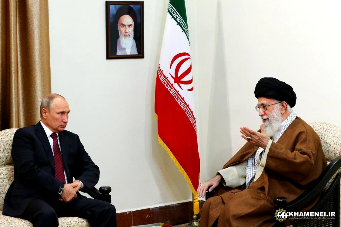 Președintele rus Vladimir Putin și ayatollahul Ali Khomeini/FOTO:X