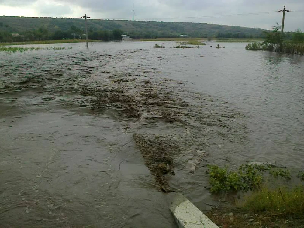 
    Inundaţii în Prahova  
