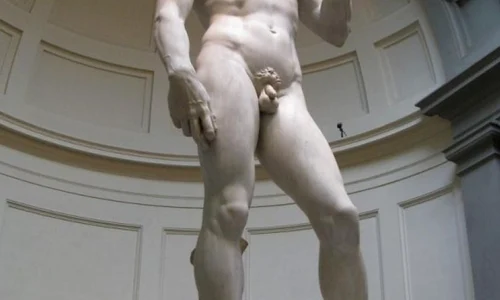 „David“ de Michelangelo nu se mai ţine pe picioare jpeg