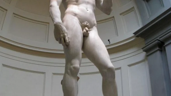 „David“ de Michelangelo nu se mai ţine pe picioare jpeg