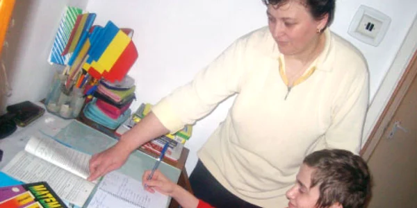 Bogdan Cătălin face lecţii şi cu mama sa
