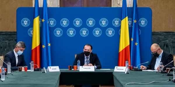 Florin Ciţu cu Dan Barna şi Kelemen Hunor FOTO Guvernul României