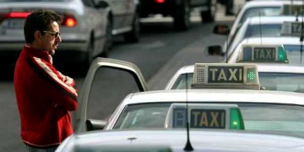 Taximetriştii români şi bulgari, acuzaţi de "veterani" că muncesc prea mult şi acceptă condiţii proaste Foto: El Pais