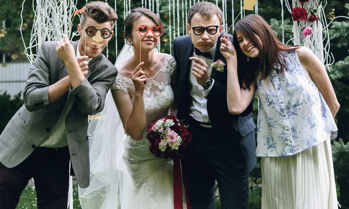 invitati nunta foto Shutterstock jpg