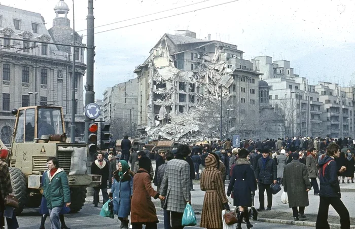 Piaţa Universităţii după cutremurul din 1977 FOTO Muzeul de fotografie