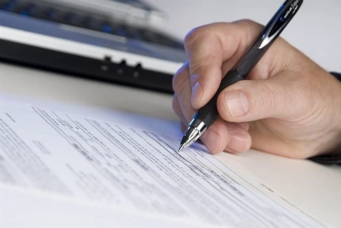 Cererea este primul pas spre negocierea cu băncile și este cel mai important Foto: Shutterstock