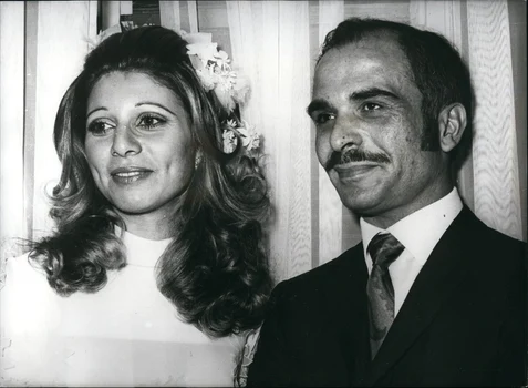 Regele Hussein al Iordaniei și Alia Toukan aka Regina Alia la nunta lor din 12 decembrie 1972. FOTO: Profimedia