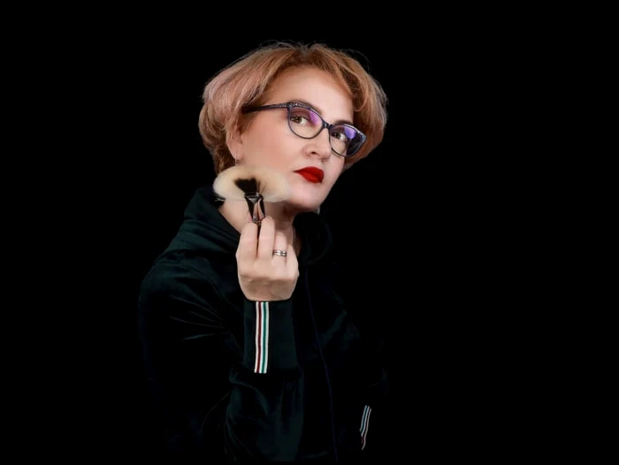 Mirela Vescan ne arată cum să ne machiem în timpul verii
