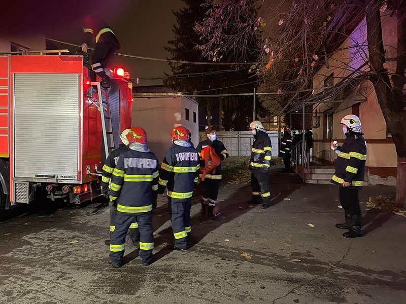 Patru asistente şi infirmiere, învinuite oficial în cazul incendiului din 2021, de la Secţia de Boli Infecţioase a SJU Ploieşti. Doi pacienţi au murit 