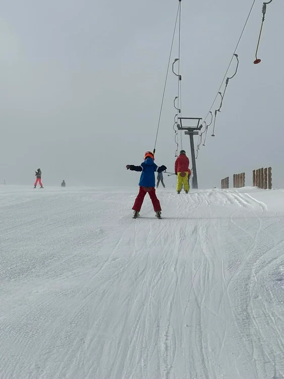 Accident straniu pe pârtiile de la Transalpina Voineasa în județul Vâlcea Foto Bogdan Zaha  