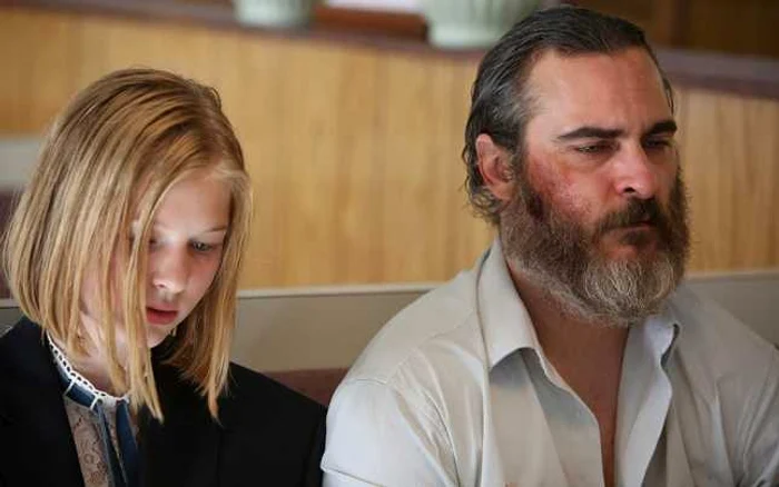 Joaquin Phoenix
şi Ekaterina Samsonov, aproape „tată şi fiică“