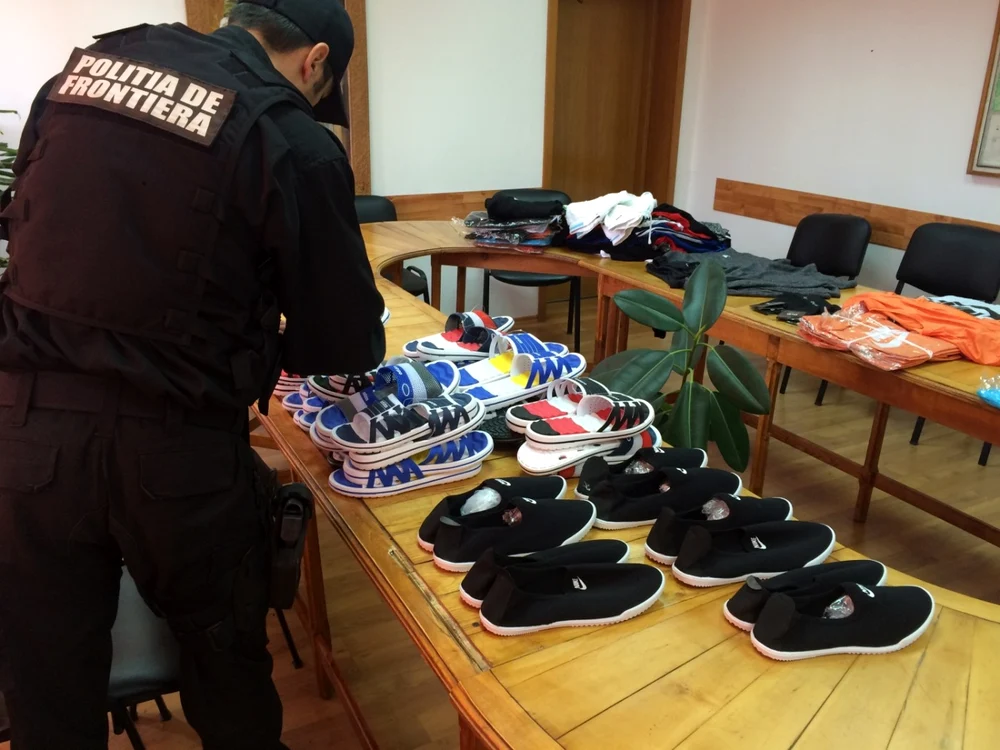 Produsele contrafăcute au fost confiscate Foto: STPF Mehedinti/Arhivă